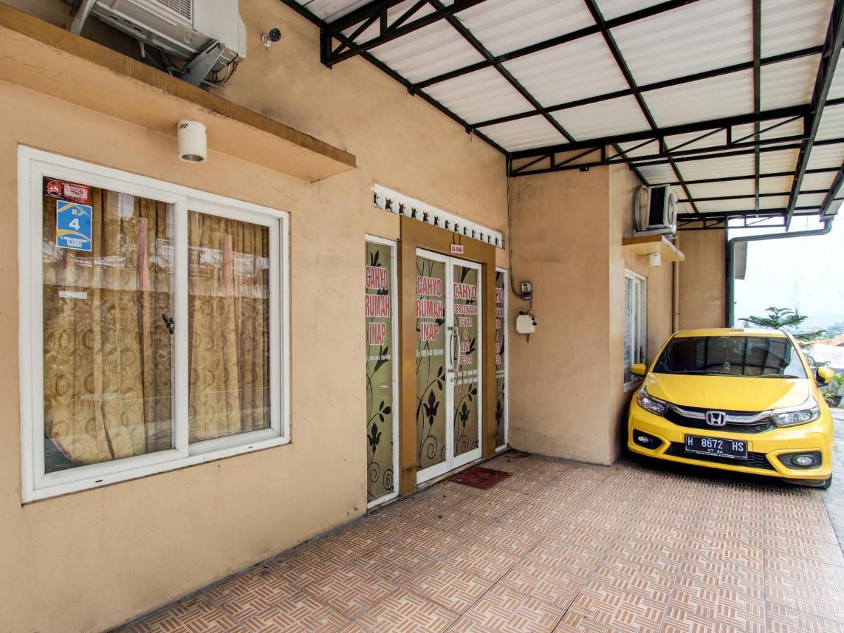 Hotel Oyo 92459 Cahyo Kost 2 2*