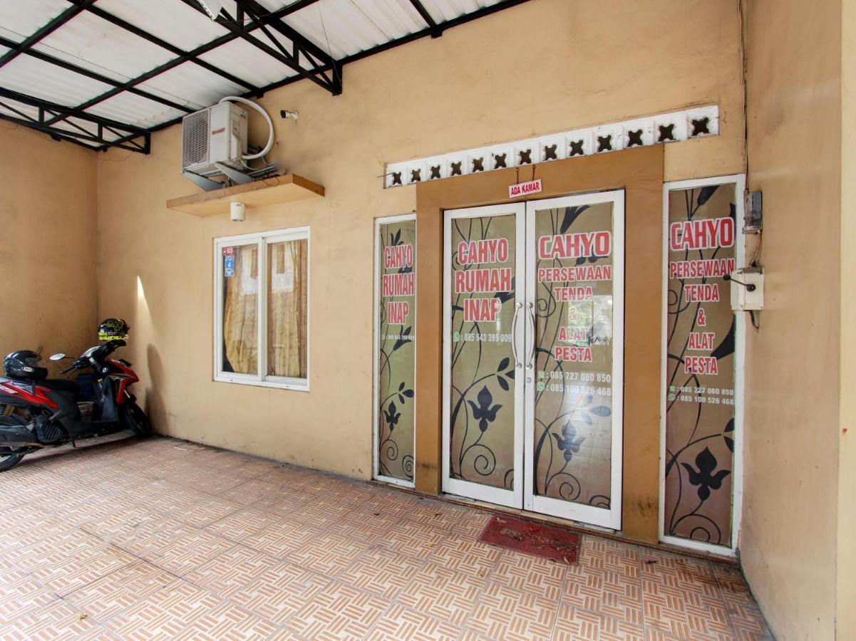 Oyo 92459 Cahyo Kost 2 2* Semarang